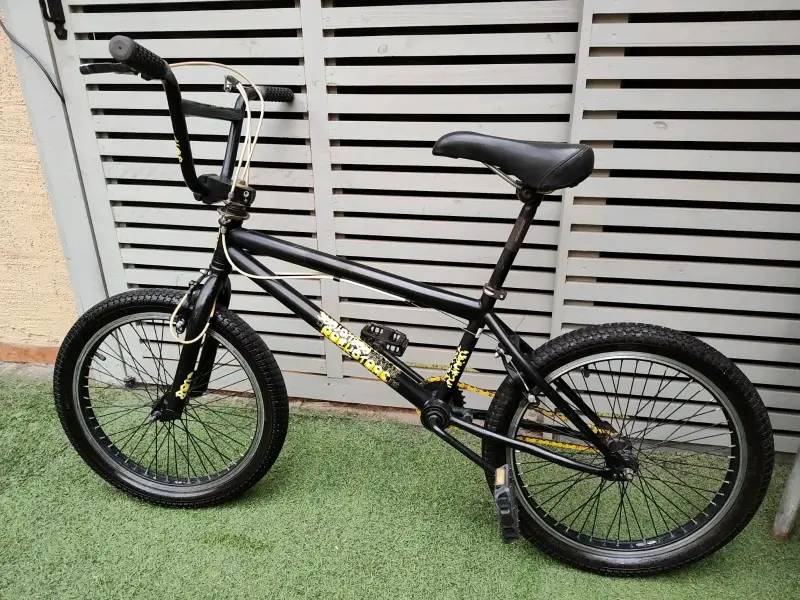 Bicicleta BMX negra usada - 4