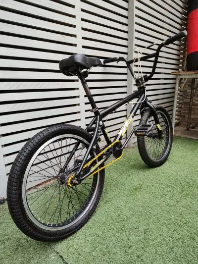 Bicicleta BMX negra usada - miniatura 5
