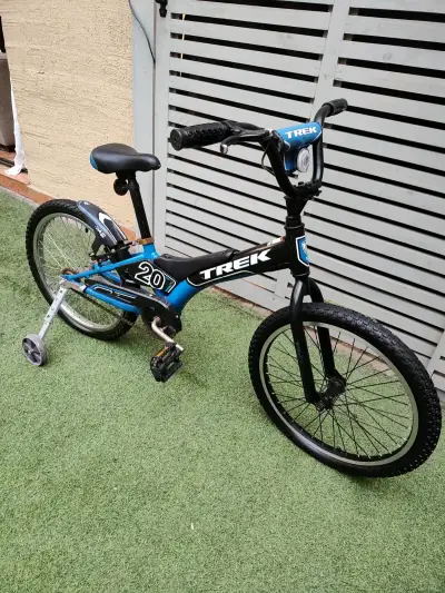 Bicicleta infantil Trek 20" negra y azul - miniatura 1