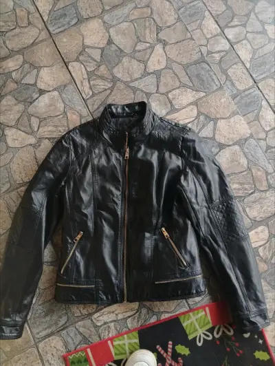 Chaqueta de cuero negra y beige - miniatura 1