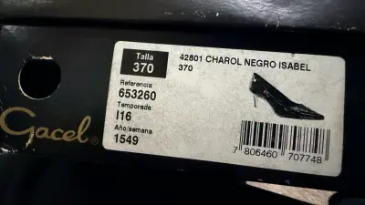 Zapatos de tacón negros brillantes - miniatura 5