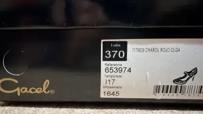 Zapatos rojos de charol con hebilla - miniatura 5