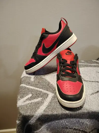 Zapatillas Nike rojo y negro - miniatura 2