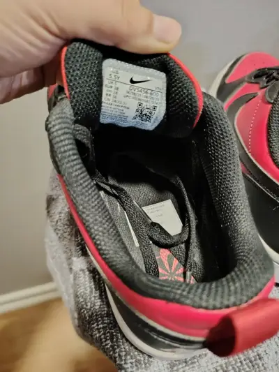 Zapatillas Nike rojo y negro - miniatura 3