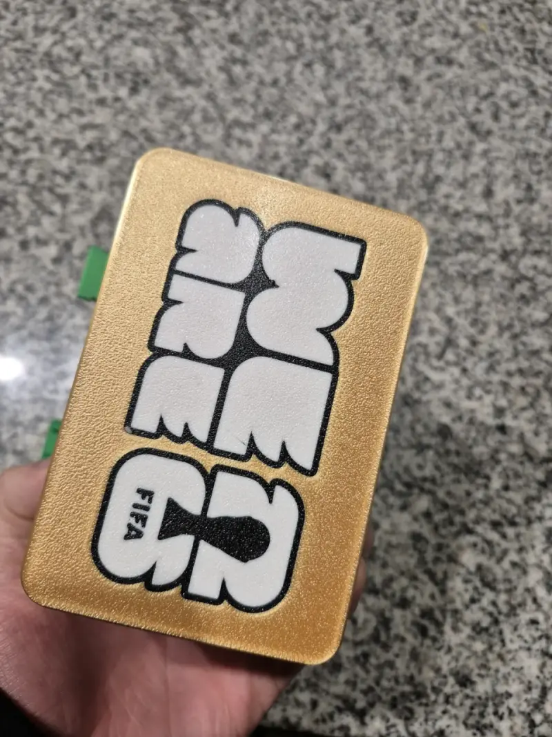 Caja porta laminas FIFA dorada - 4