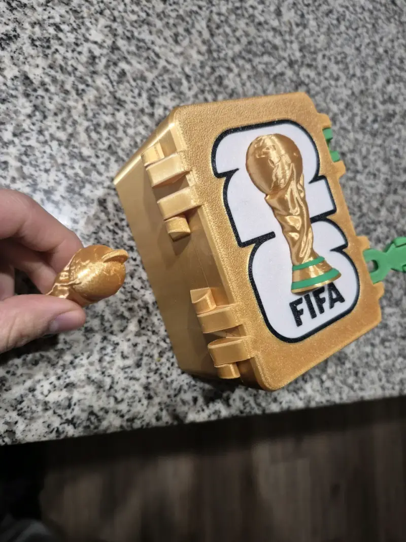 Caja porta laminas FIFA dorada - 6