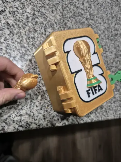 Caja porta laminas FIFA dorada - miniatura 6