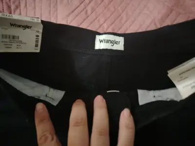 Jeans Wrangler negros talla 32 - miniatura 3