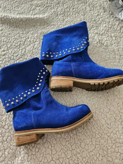 Botas azules con tachas - miniatura 2
