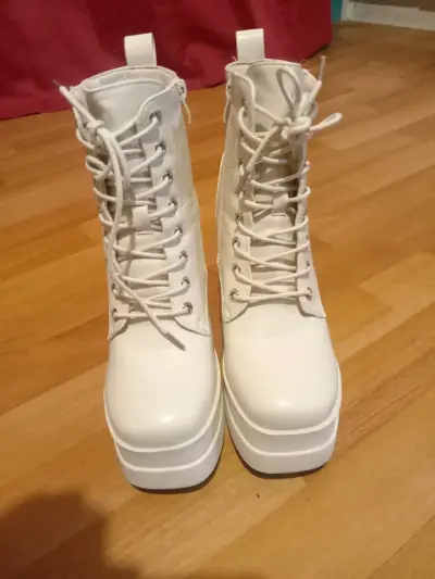 Botas blancas de plataforma - miniatura 1