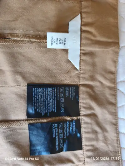 Falda mini beige plisada Marca H&M - miniatura 2