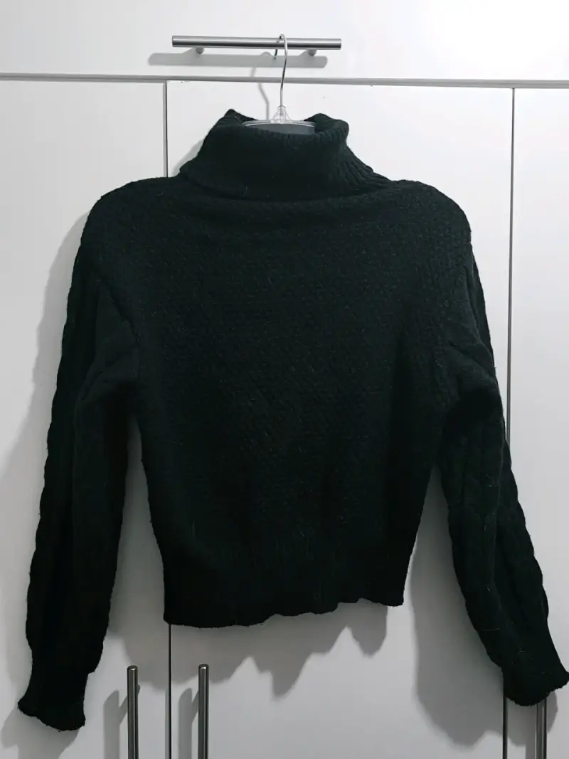 Suéter cuello alto negro - 2