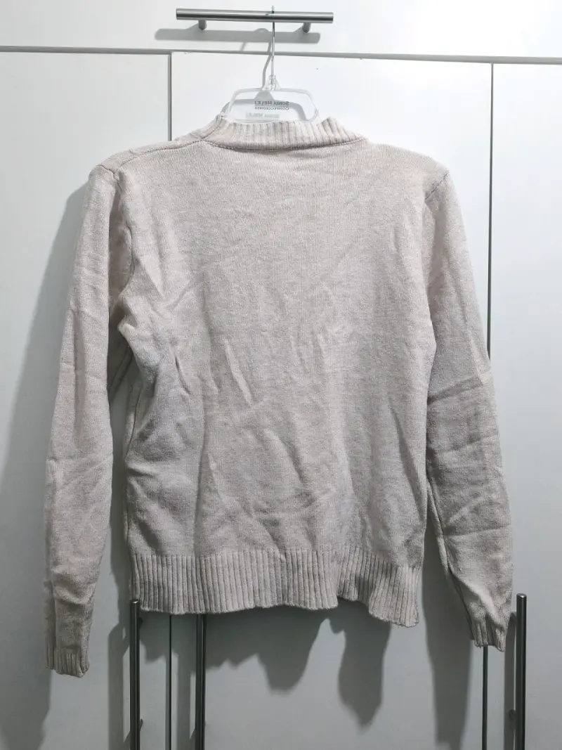 Suéter beige con diseño trenzado - 2