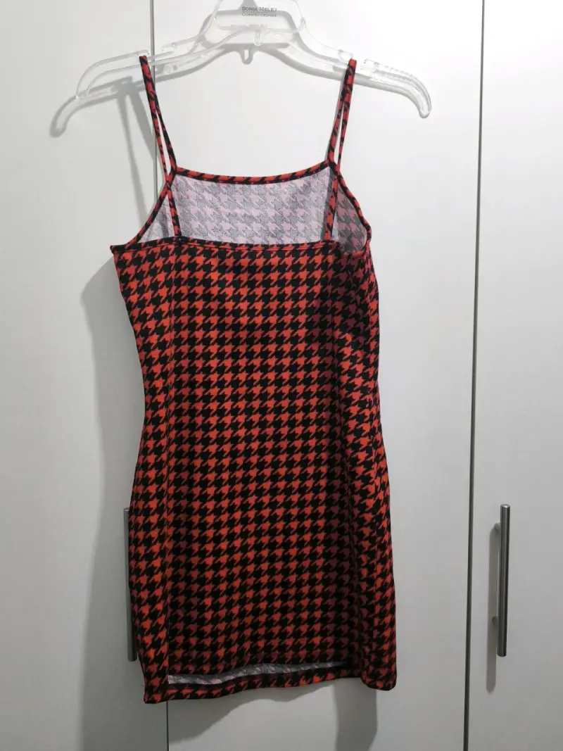 Vestido negro y rojo estampado - 2