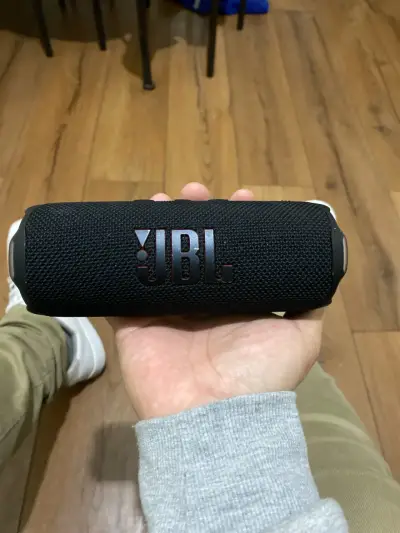 Parlante portátil JBL negro - miniatura 1