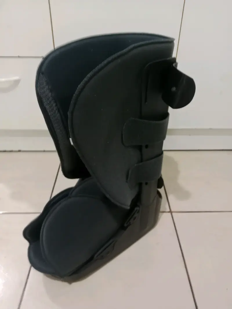 Bota ortopédica negra
