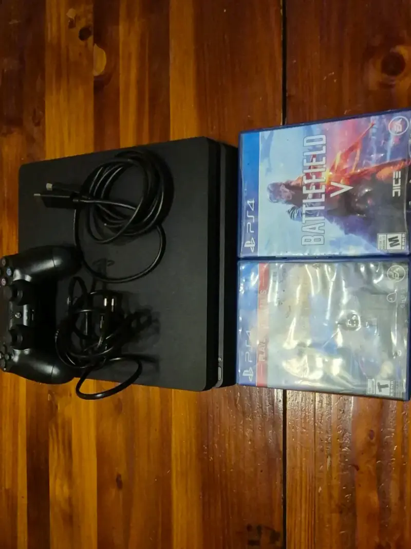 Consola PS4 con juegos y mando y cables