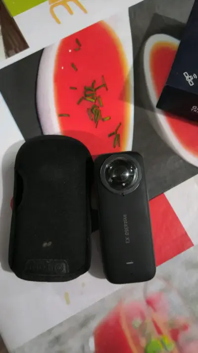 Cámara Insta360 X3 compacta - miniatura 1