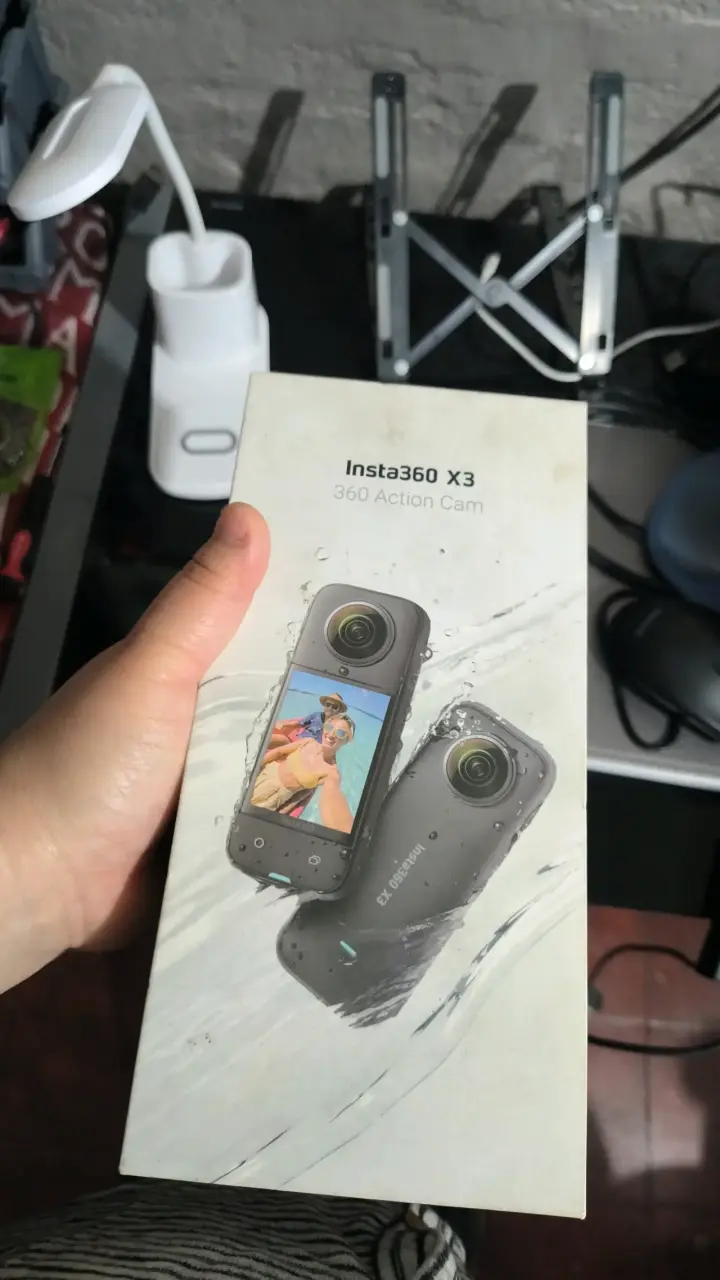 Cámara Insta360 X3 compacta - 2