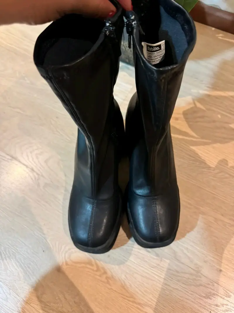 Botas negras de cuero - 1