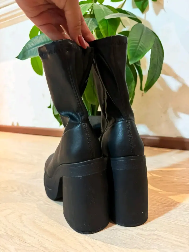 Botas negras de cuero - 2