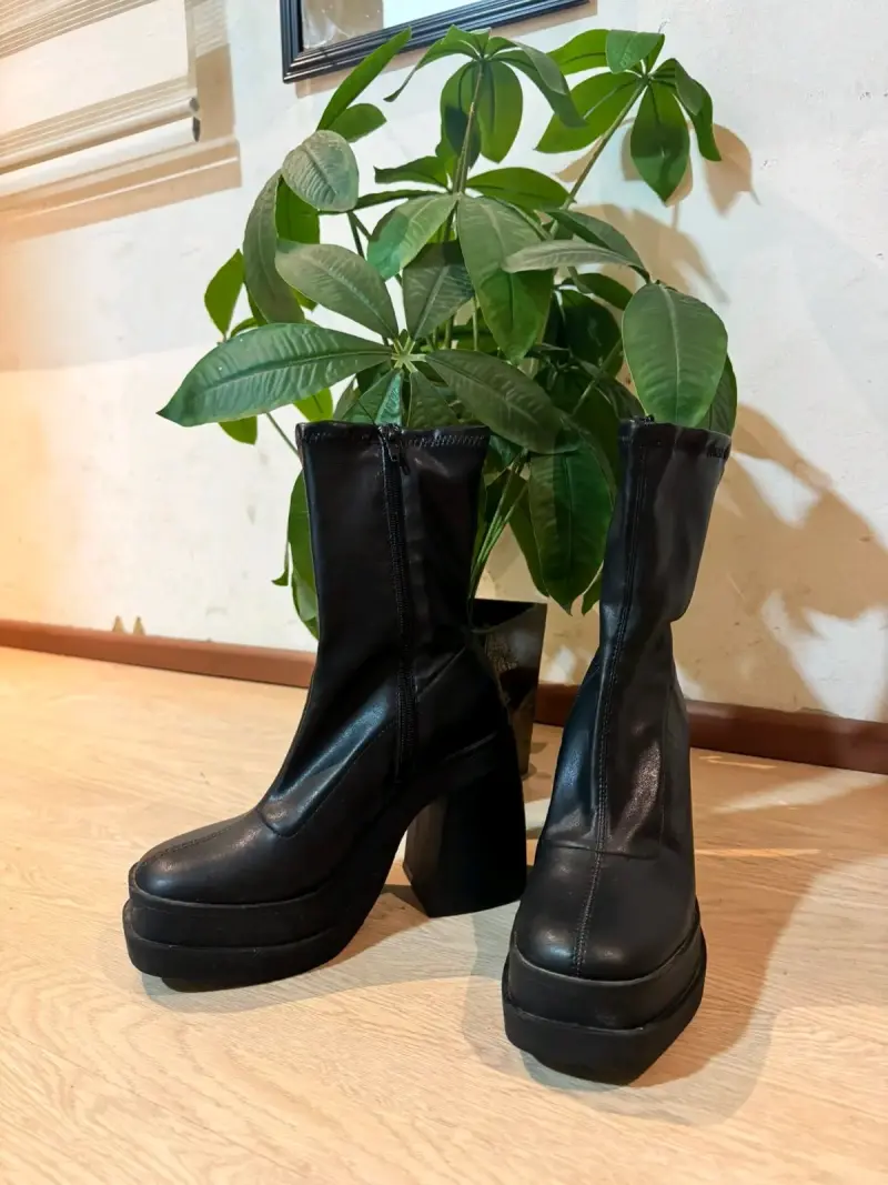 Botas negras de cuero - 4