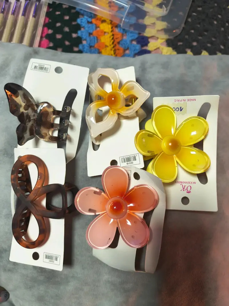 Pulseras , brochas pinches, aros - 5