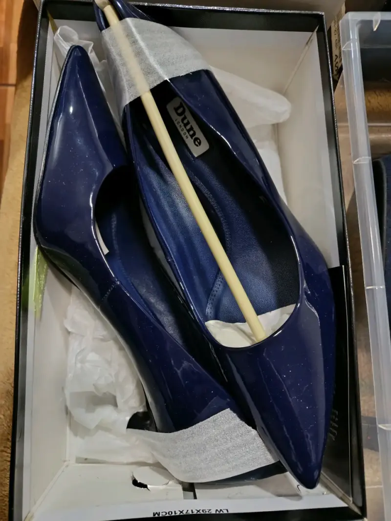 Zapatos azul oscuro de charol