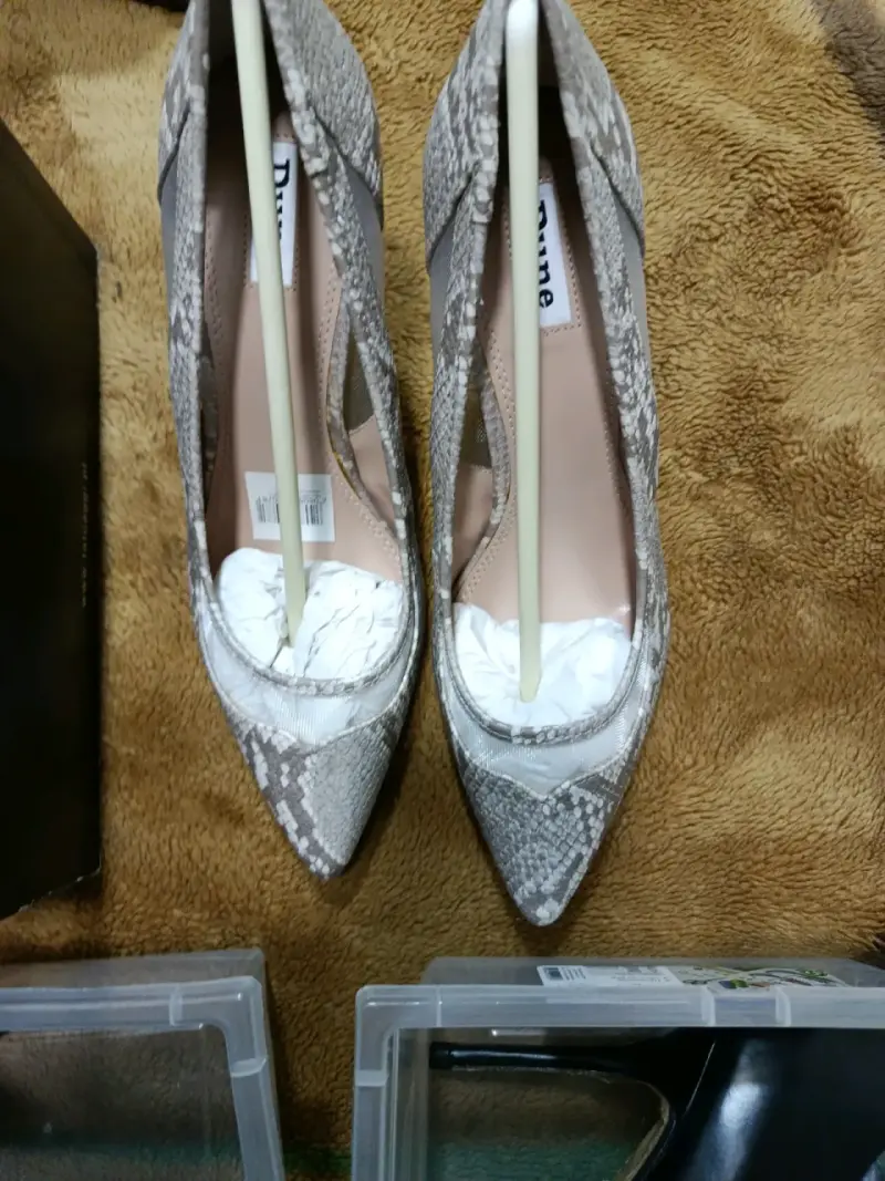 Tacones con diseño de pitón