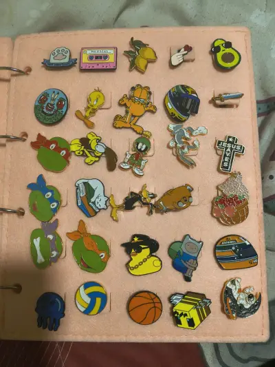 Colección de pines variados - miniatura 3