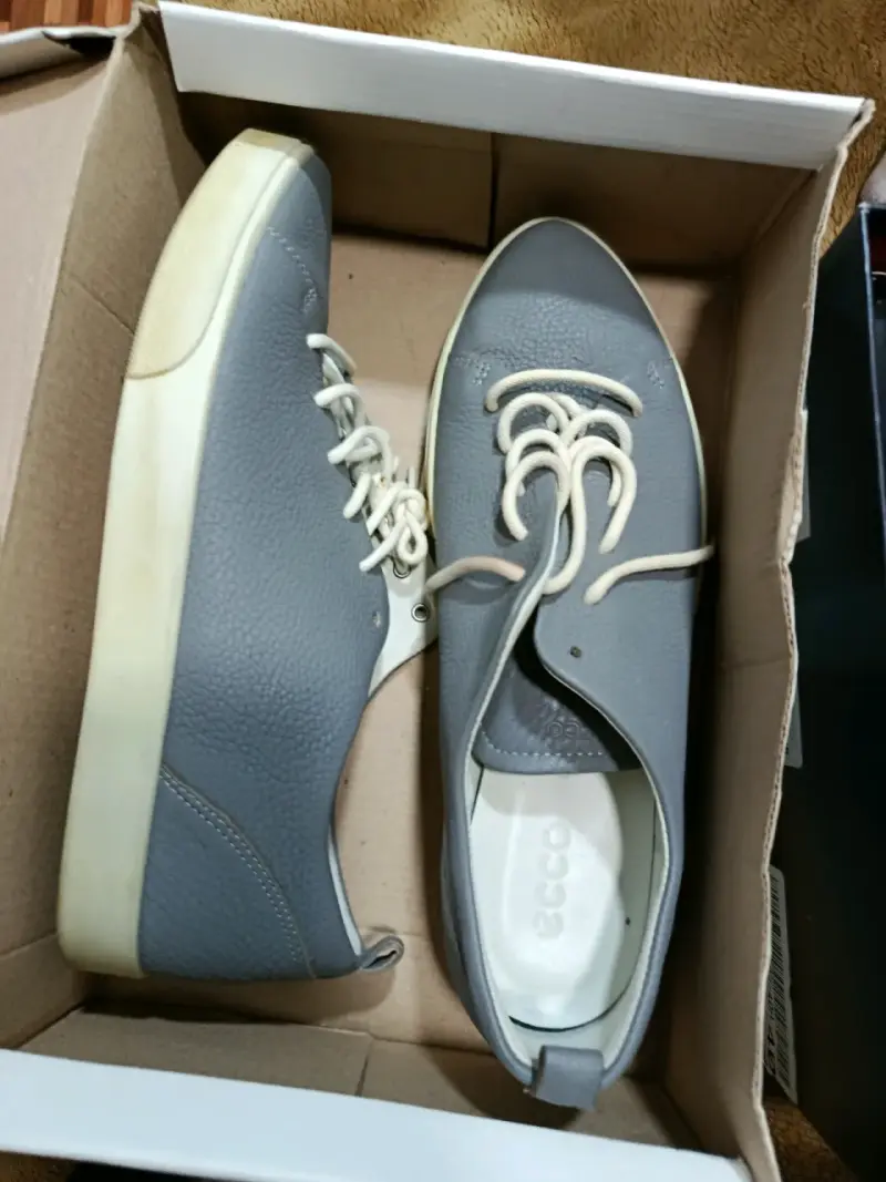 Zapatillas grises de cuero Ecco