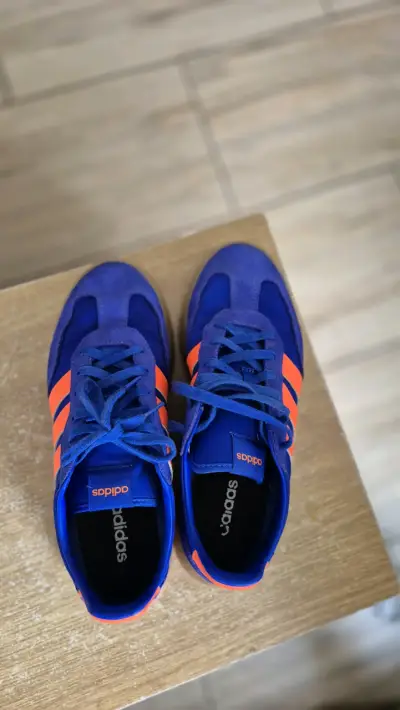 Zapatillas deportivas azul y naranja - miniatura 1