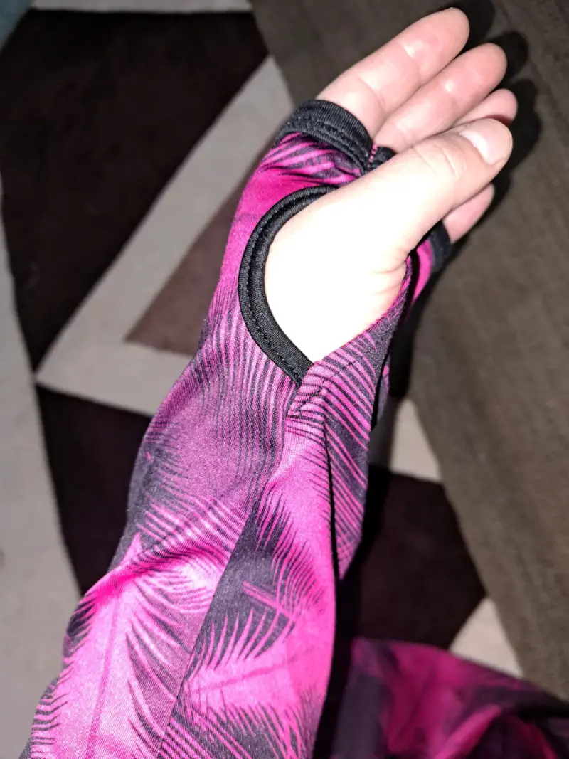Polera deportiva rosa con capucha talla S - 2