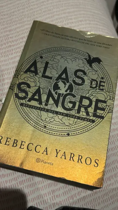 Libro 'Alas de Sangre' Rebecca Yarros - miniatura 1