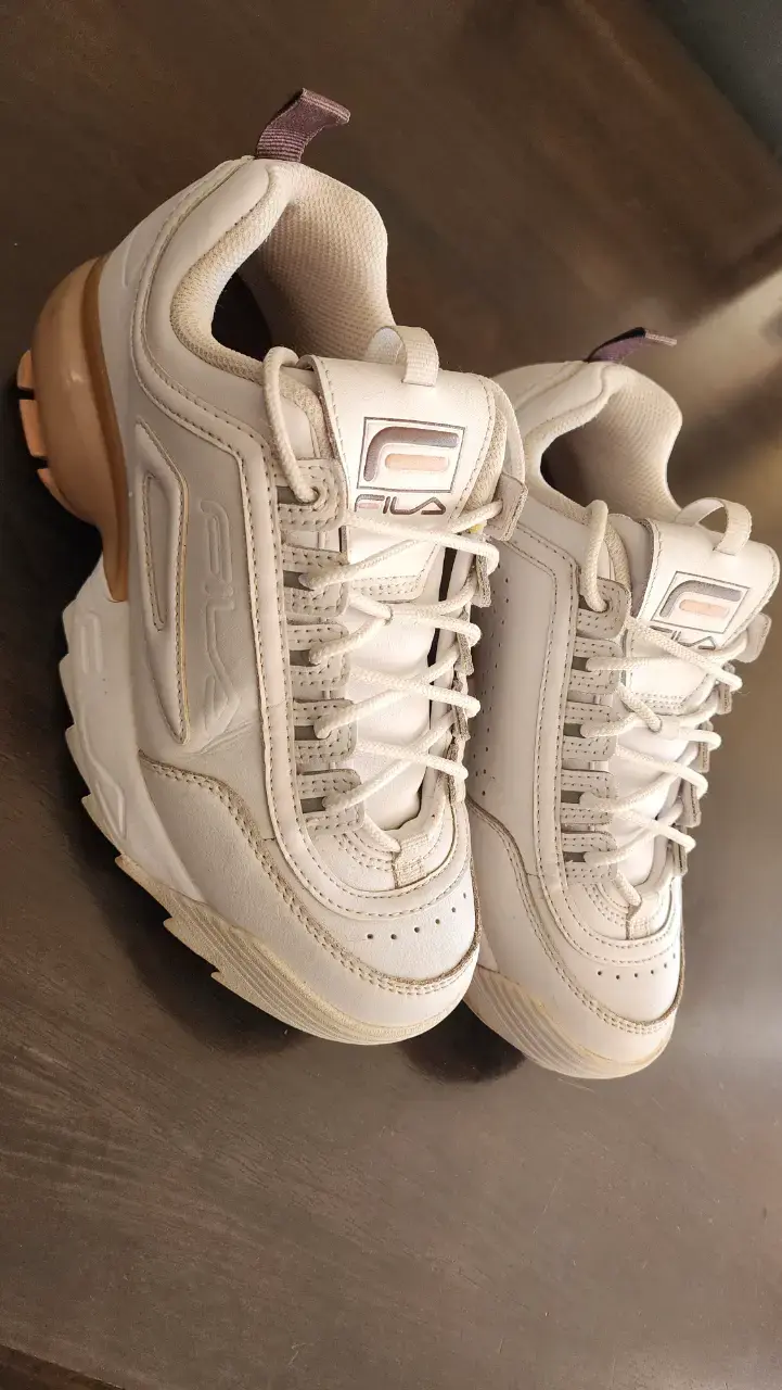 Zapatillas deportivas blancas con palo rosa - 1