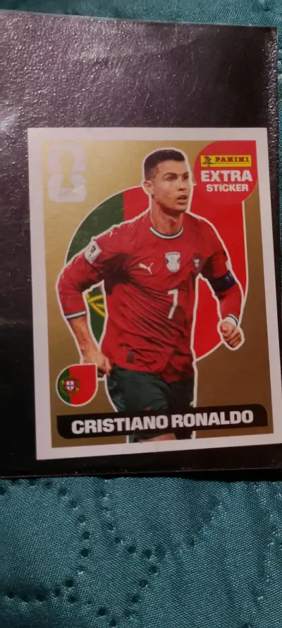 Cristiano Ronaldo extra sticker dorado de panini - miniatura 3
