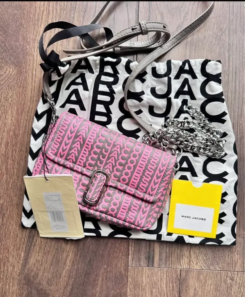 Cartera Marc Jacobs rosa con cadena