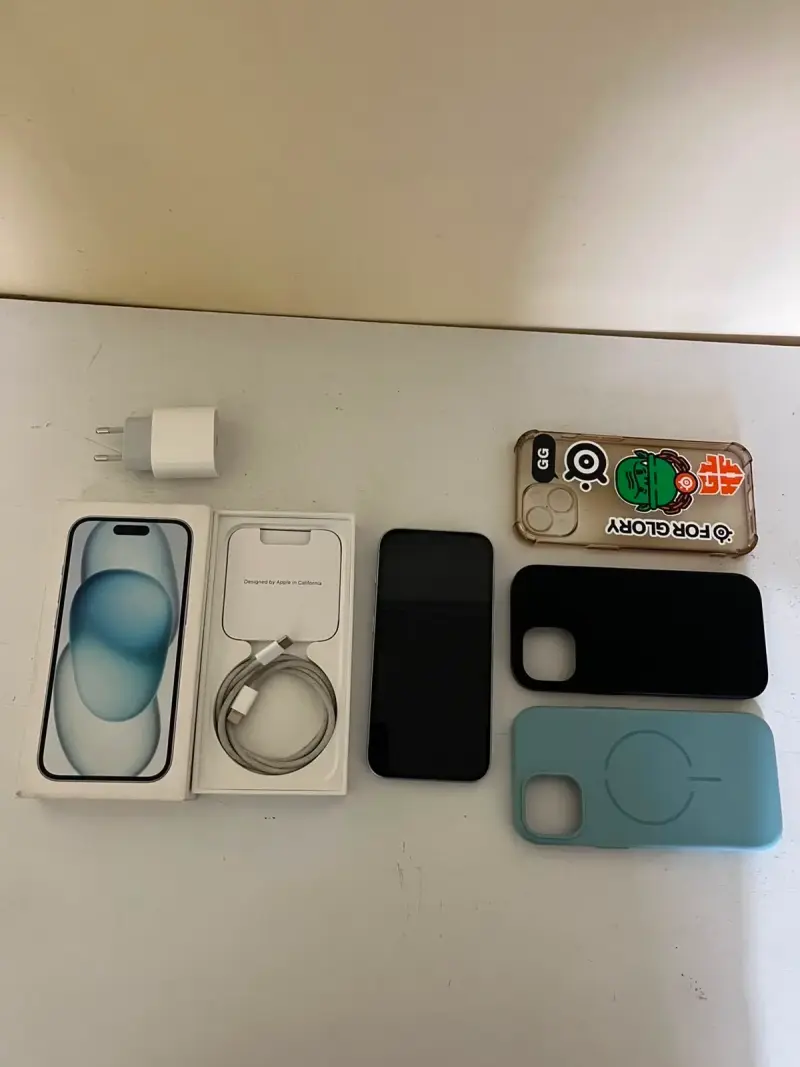 iPhone 15 / 128 GB - 1