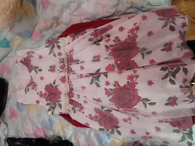 Vestido infantil floreado - miniatura 1