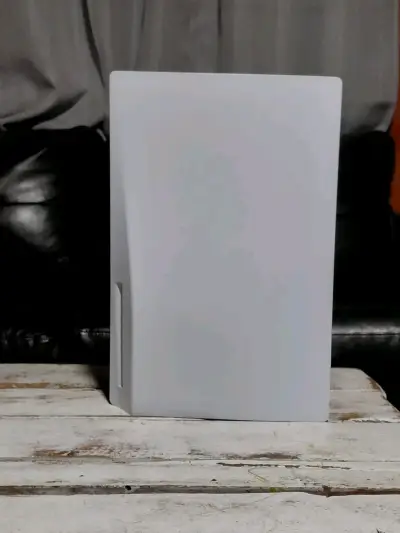 Consola de videojuegos blanca - miniatura 2