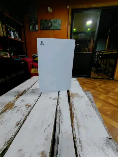 Consola de videojuegos blanca - miniatura 3