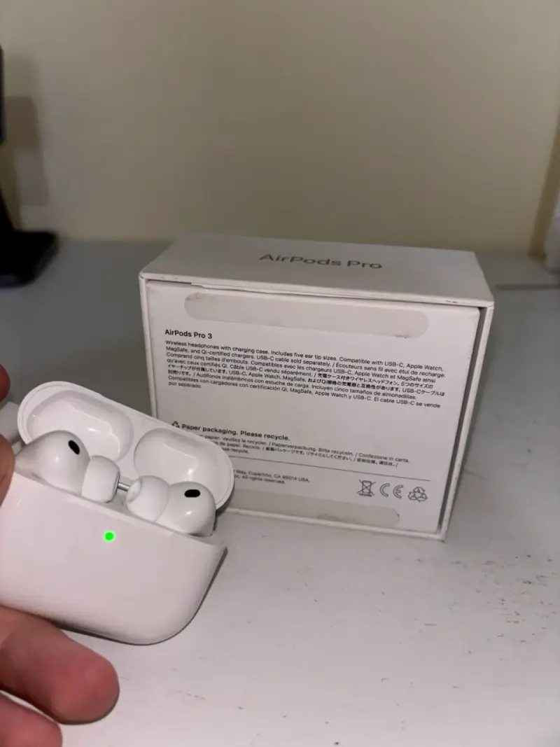 AirPods Pro 3 con caja - 1