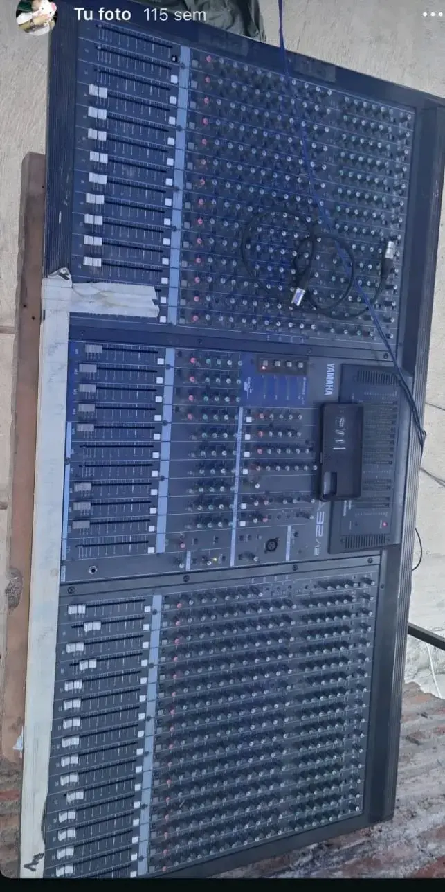Mezcladora de audio Yamaha 32 canales