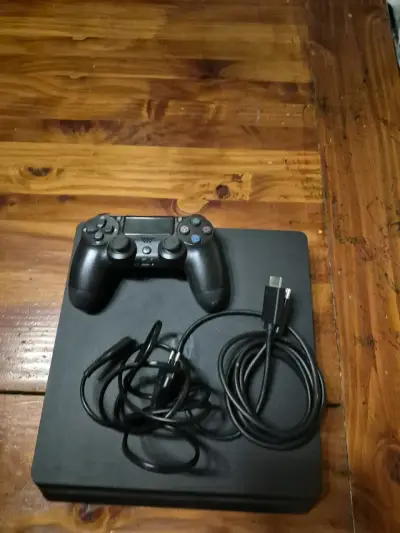 Consola de videojuegos con mando - miniatura 1