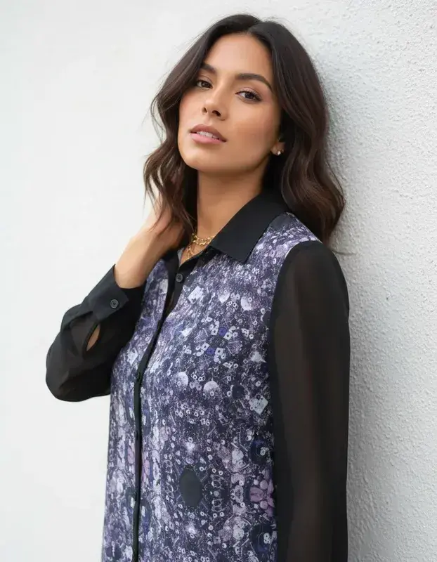 Blusa estampada morada y negra Talla S - 1
