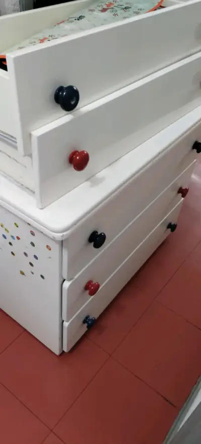 Cómoda infantil blanca con cajones - miniatura 1