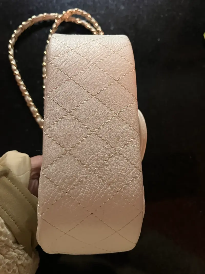 Cartera blanca acolchada con cadena Chanel - 4