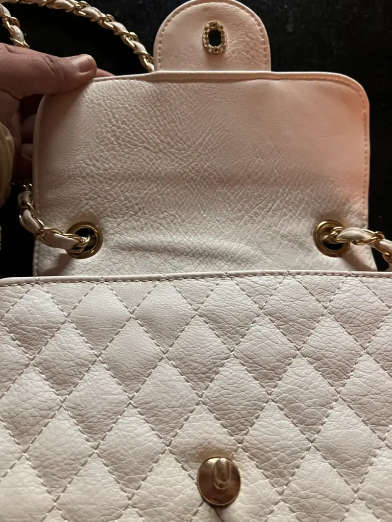 Cartera blanca acolchada con cadena Chanel - 6