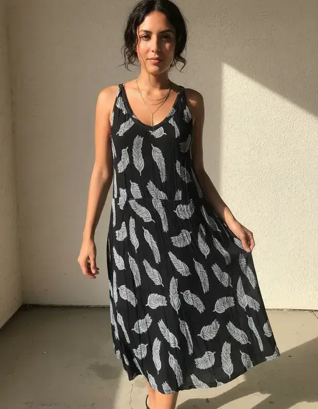 Vestido negro con estampado de plumas - 2