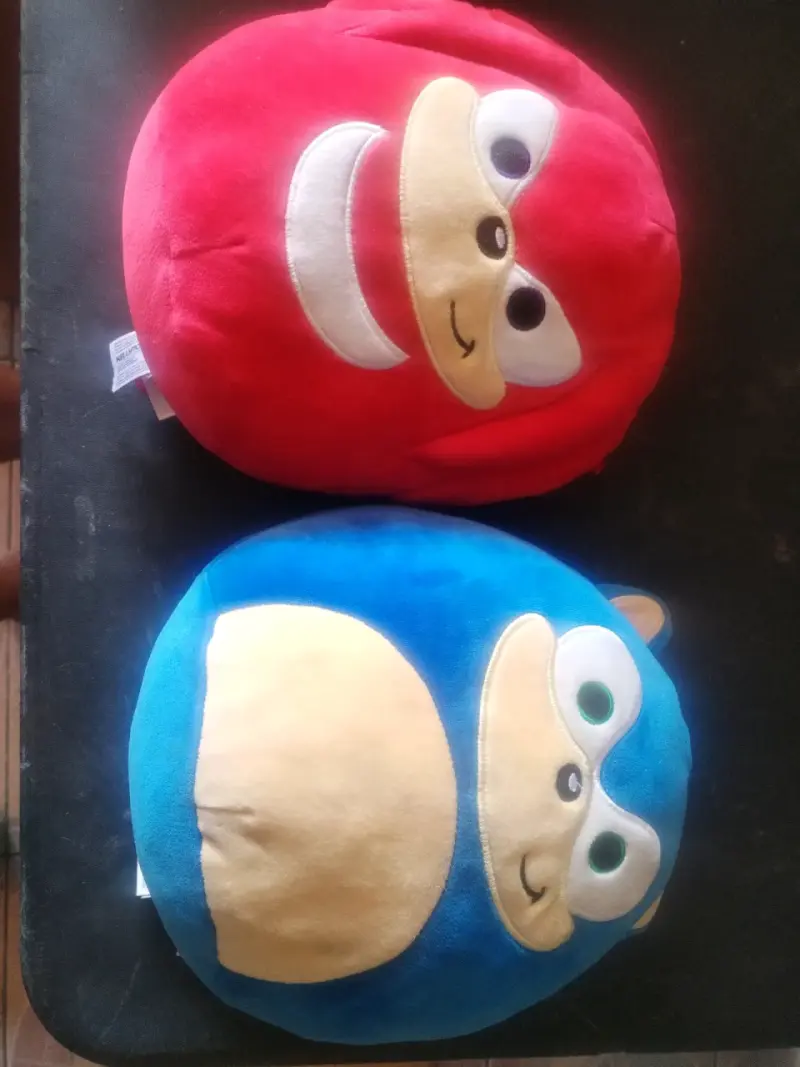 peluche rojo y azul sonic